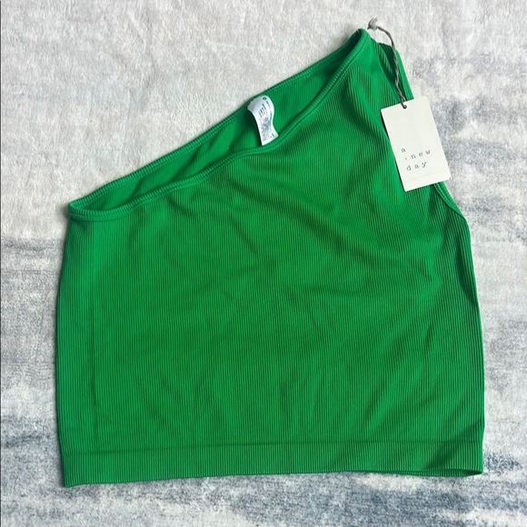 A New Day Green Asymmetrical Sleeveless Tank Top - Picture 2 of 7